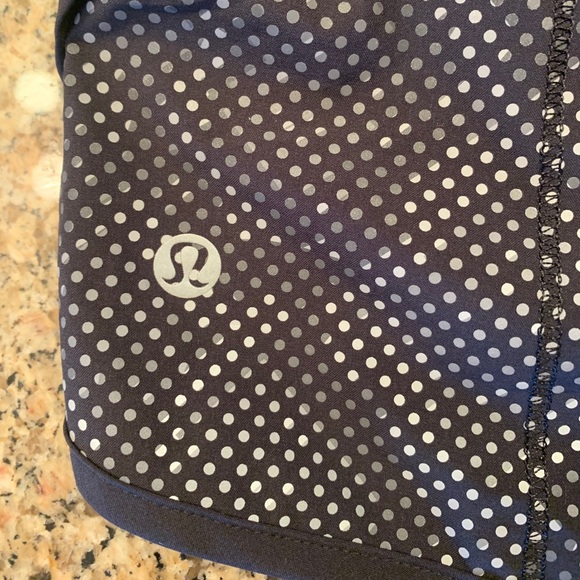 Lululemon Ravish Reptile Speeds 2.5” - Picture 6 of 7